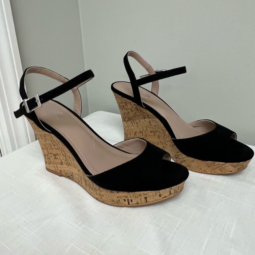 Charles by Charles Davide Black Wedge Platform Sandals—Size6.5 - Picture 3 of 3